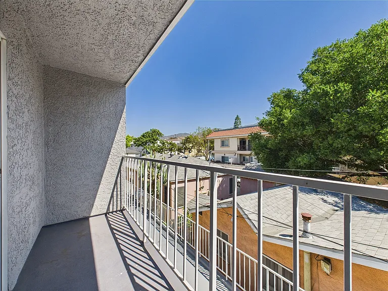 426 E Cedar Ave — Photo 8