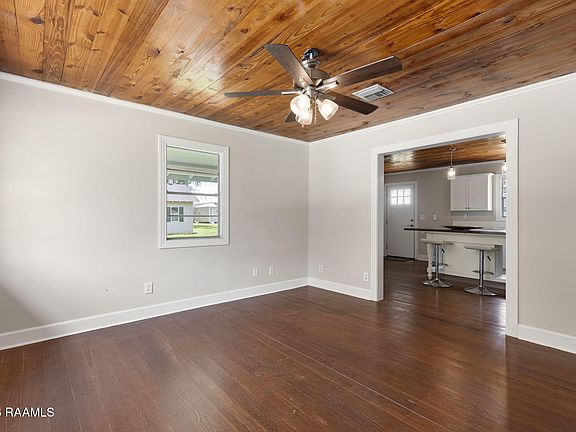 4th image of 815 Avenue A