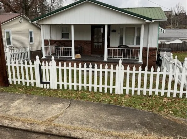 413 Lore St, Saint Albans, WV 25177