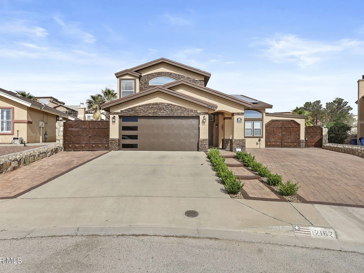 3 bed, 2.5 bath, 1729 sqft, $2,000 — Photo 1