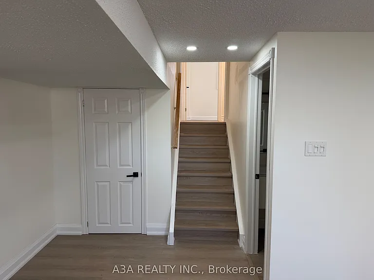 5 Navan Cres #BASEMENT — Photo 14
