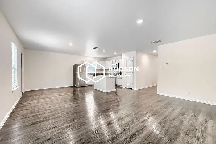 3 bed, 2.0 bath, 1298 sqft, $1,649 — Photo 4