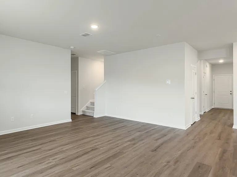 725 Meadowbrook Ln — Photo 9