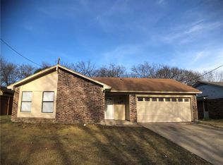 806 Sanders St, Grand Prairie, TX 75051