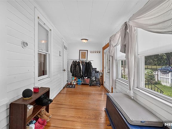 4th image of 59 Glenwood Ave