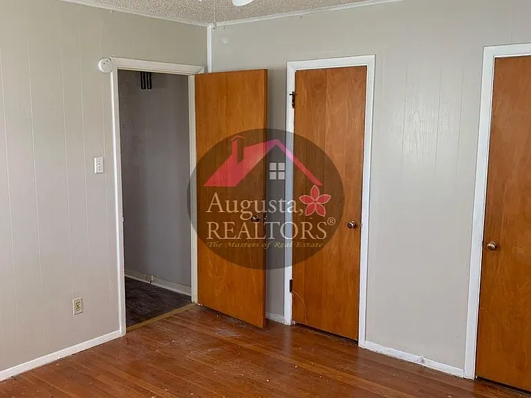 1504 McCaulley St — Photo 6