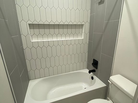 5th image of 4424 Hank Ave #2