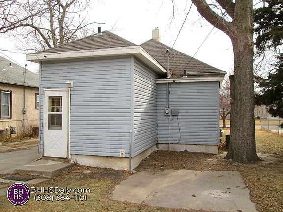 4th image of 610 W 9th St