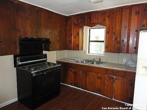 3rd image of 4711 Greenwood Ave
