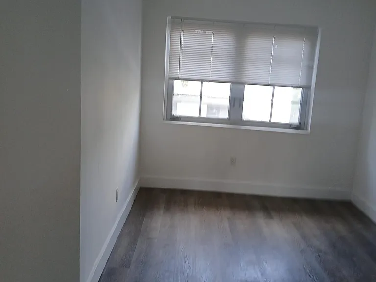 960 SW 2nd St #1 — Photo 10