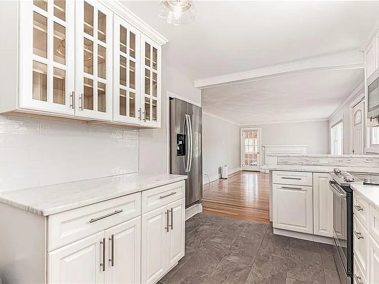 76 Crossland Rd — Photo 16
