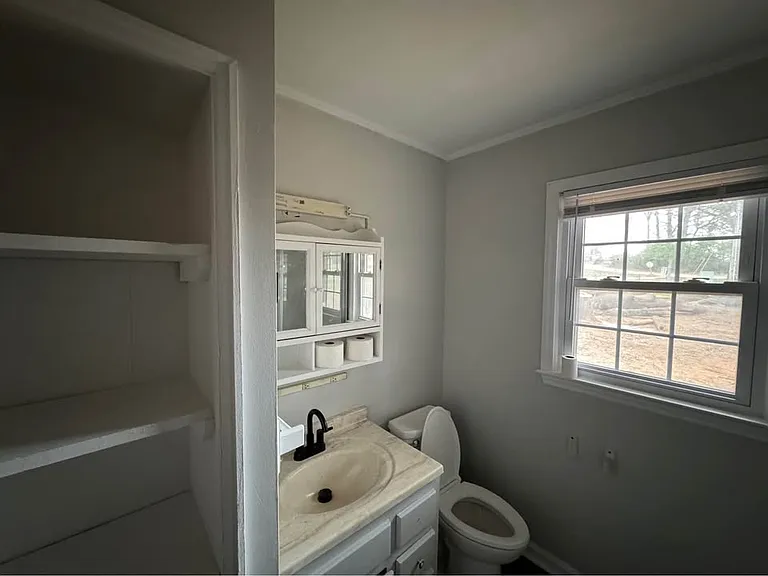 1108 Lower Dallas Hwy — Photo 4