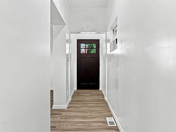 2nd image of 210 Robinson St
