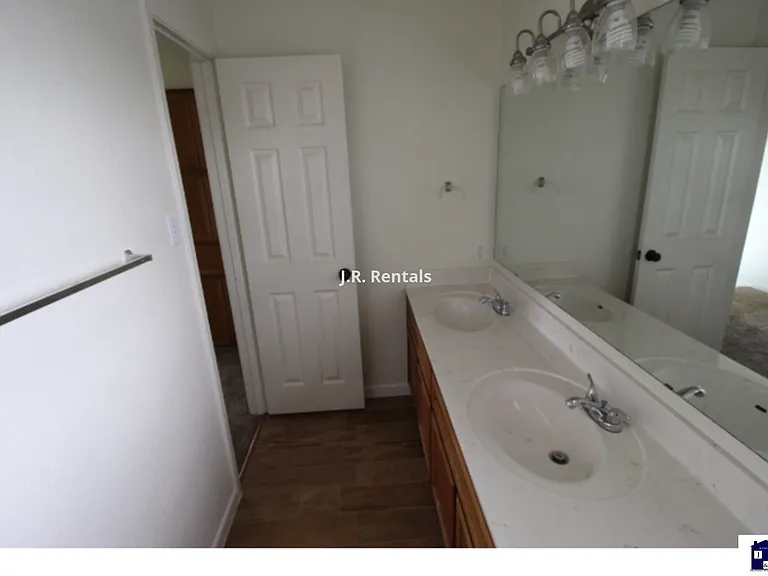 2412 Skylark Cir — Photo 12