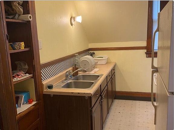 4th image of 2943 N Newhall St Unit A