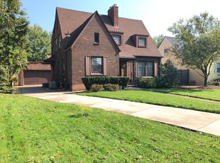 878 Cadieux Rd, Grosse Pointe, MI 48230