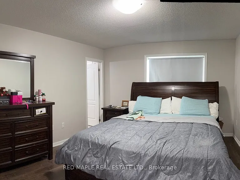 3 Vanhorne Close — Photo 2