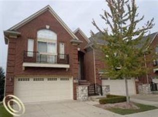 45942 Dutton Dr, Macomb, MI 48044