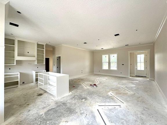 3rd image of 2414 E Laura Dr
