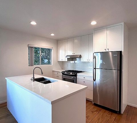 5th image of 1346 N Laurel Ave #107