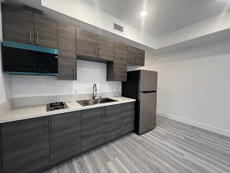 545 N Heliotrope Dr #207 — Photo 6