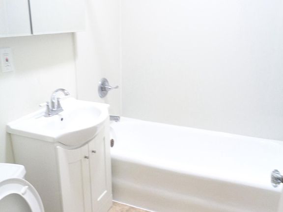 3rd image of 930 Bay St APT 3
