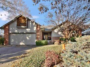 1518 E Cresthill Rd, Derby, KS 67037