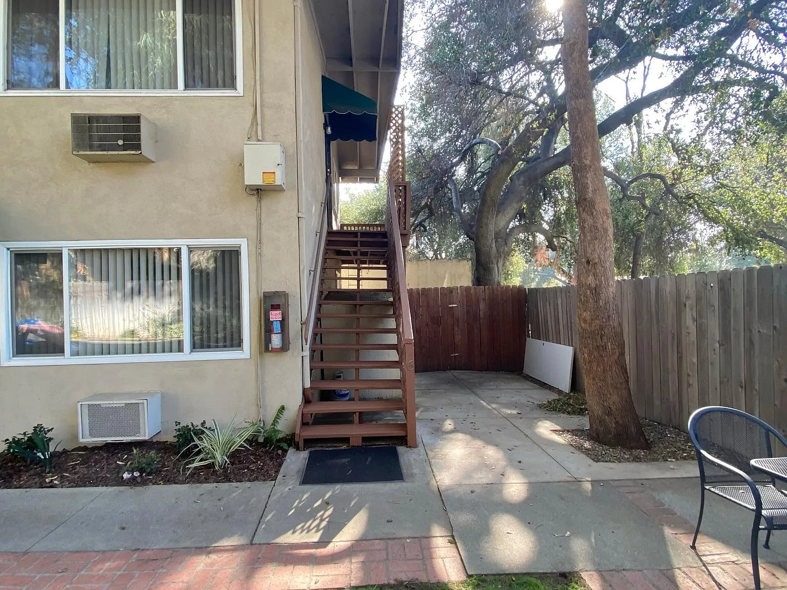 1689 N Lake Ave — Photo 4