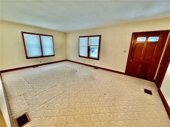 3rd image of 301 S Lincoln St