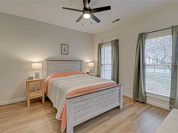 3rd image of 125 Stadium Oaks Dr