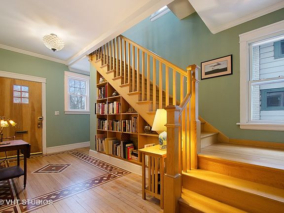 3rd image of 1119 Oakton St