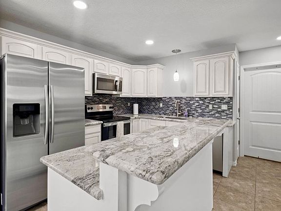 2nd image of 6605 Palace Dr
