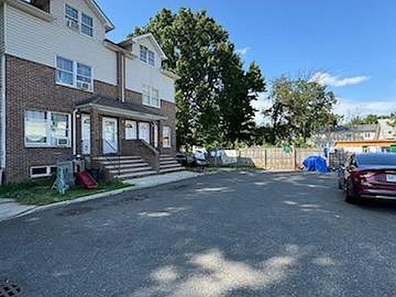 2nd image of 366 Union Ave