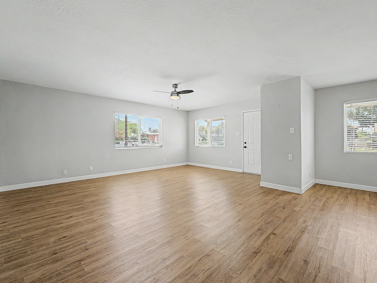 2 bed, 1023 sqft, $1,700 — Photo 3