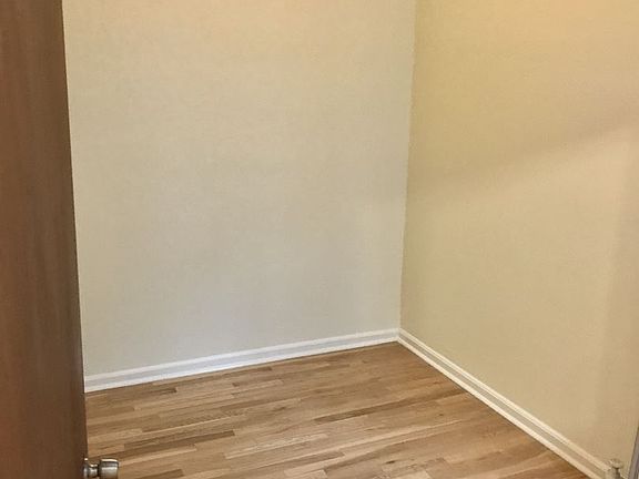 5th image of 3251 N Broadway St APT 1B
