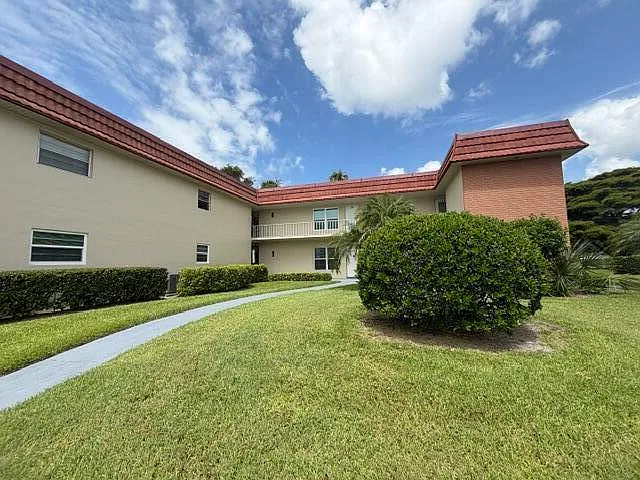 16 Vista Palm Ln #105 — Photo 2