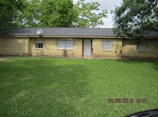 120 Meadowview Ln, Angleton, TX 77515