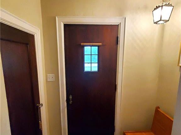 2nd image of 813 S Maguire St