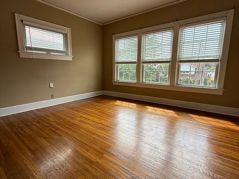 1911 Roanoke Ave #4 — Photo 4