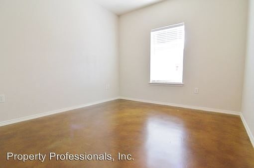 5th image of 231 Anne Louise Dr
