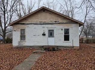 502 E Saint Charles Ave, Mc Leansboro, IL 62859