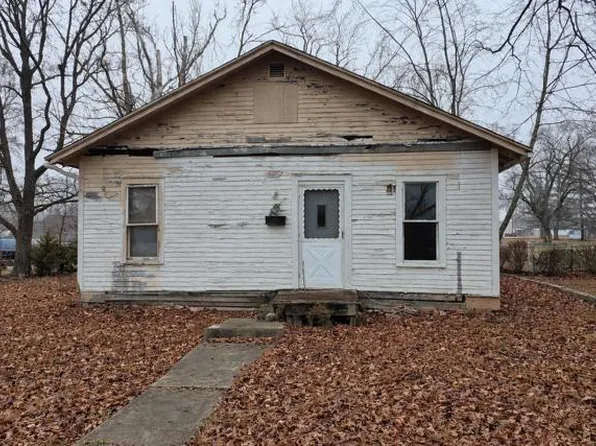 502 E Saint Charles Ave, Mc Leansboro, IL 62859