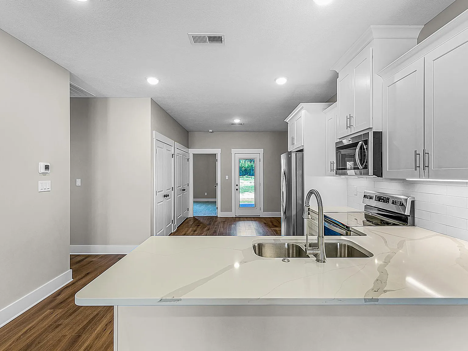 3 bed, 1150 sqft, $1,800 — Photo 3
