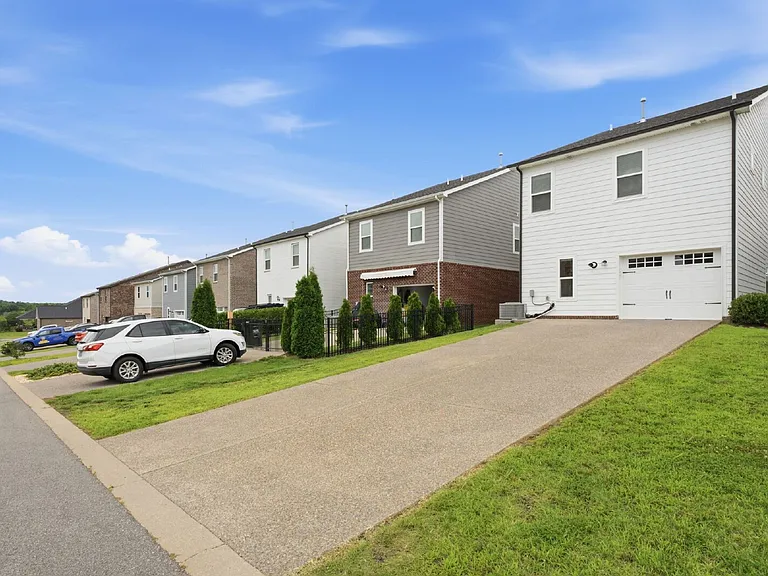 313 Cloverbrook Way — Photo 31