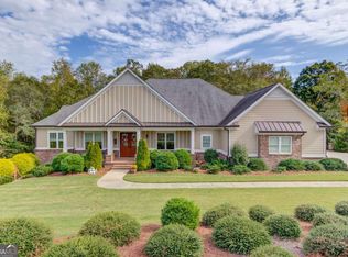 624 Skyland Dr, Hoschton, GA 30548