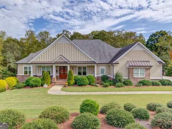 624 Skyland Dr, Hoschton, GA 30548