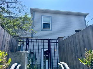 1137 N 85th St APT 2, Seattle, WA 98103