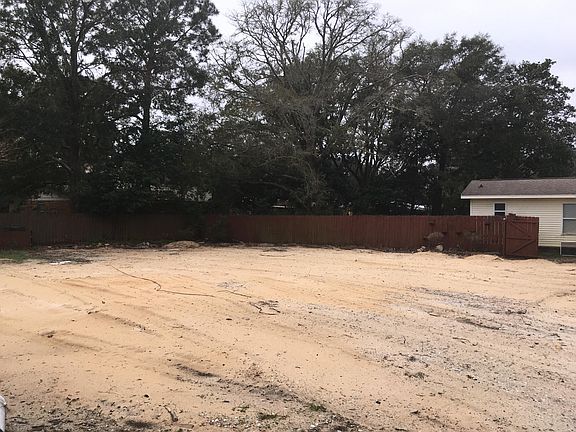 2nd image of 112 Yacht Club Dr