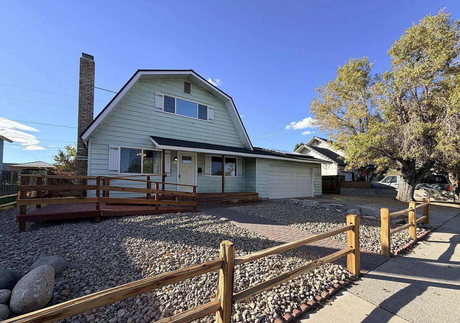Central Sparks House - 4 Bedroom/2 Car Garage — Photo 1