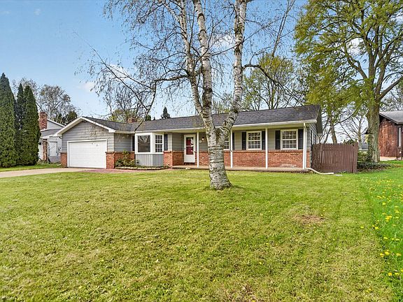 3rd image of 210 Chanticleer Trl
